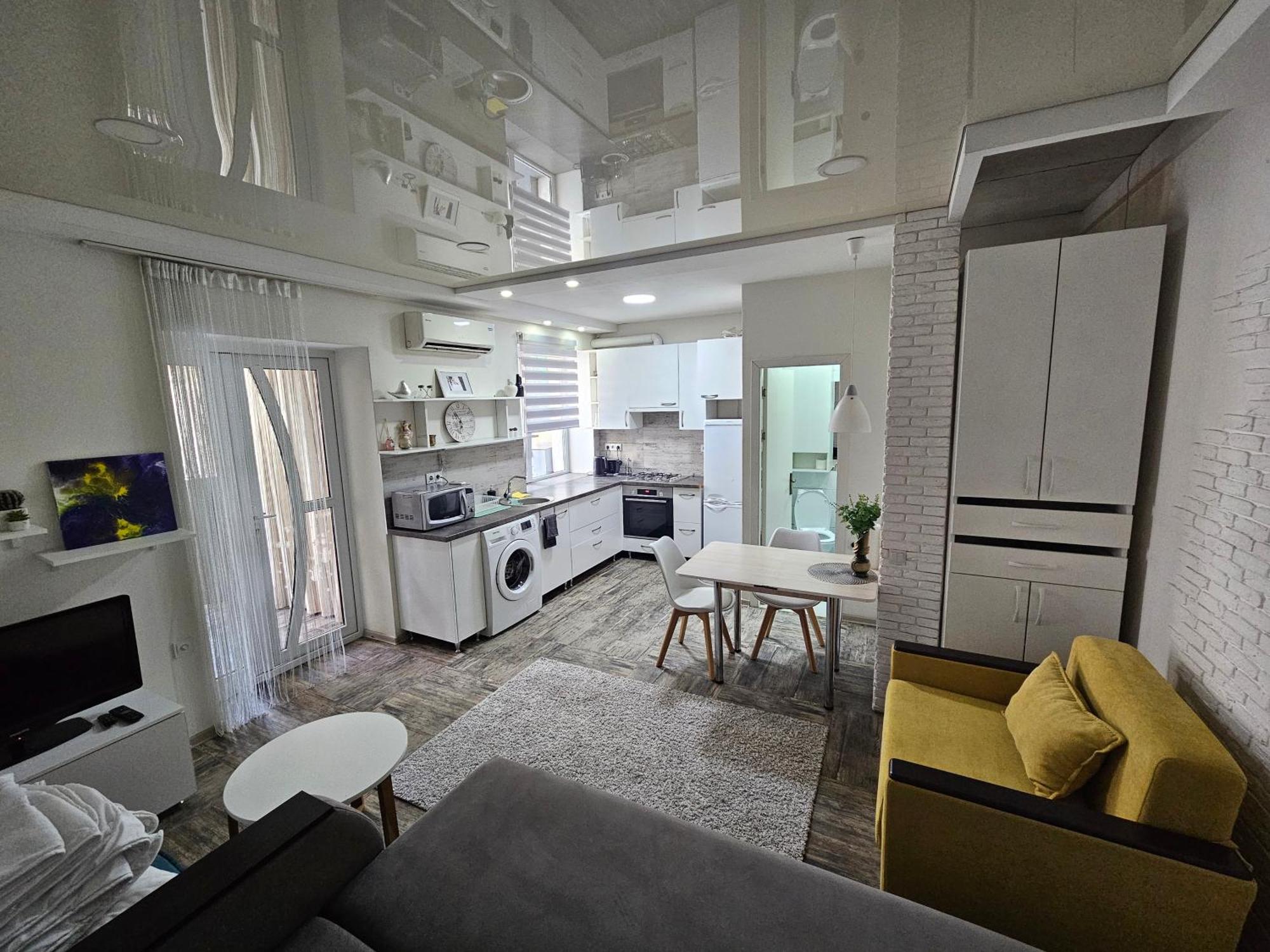 с отдельным входом с улицы Apartment *